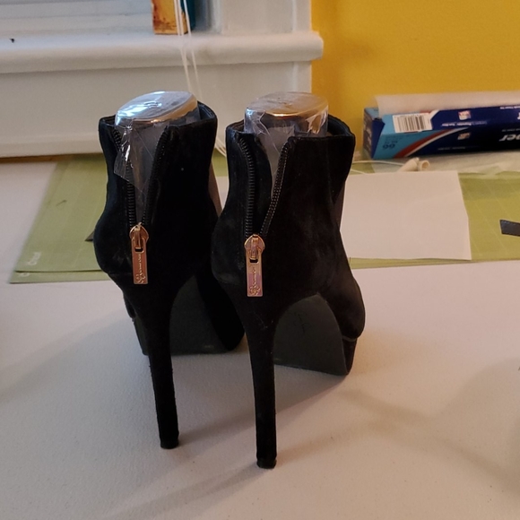 Shoes - Picture 3 of 3